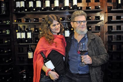 Gustavo Santaolalla en la presentación de sus vinos de bodega Cielo y Tierra en Goulu.