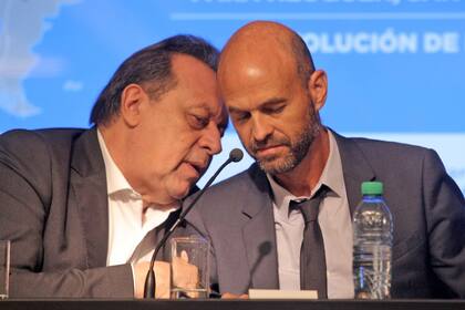 Santos, de Turismo, y Guillermo Dietrich, de Transporte; el segundo viajó a Miami a un evento de cruceros
