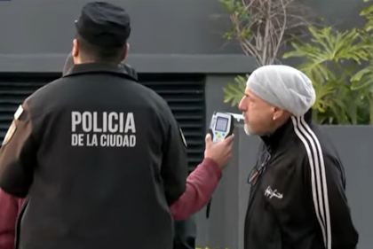 Gustavo Sofovich chocó contra una moto en Salguero y Coronado