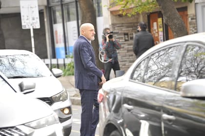 Gustavo Sofovich fue de los primeros en llegar a la casa velatoria en el barrio de Villa Crespo
