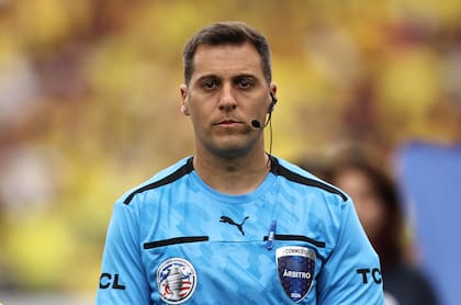 Gustavo Tejera, el árbitro uruguayo que dirigirá el duelo entre Venezuela y Argentina