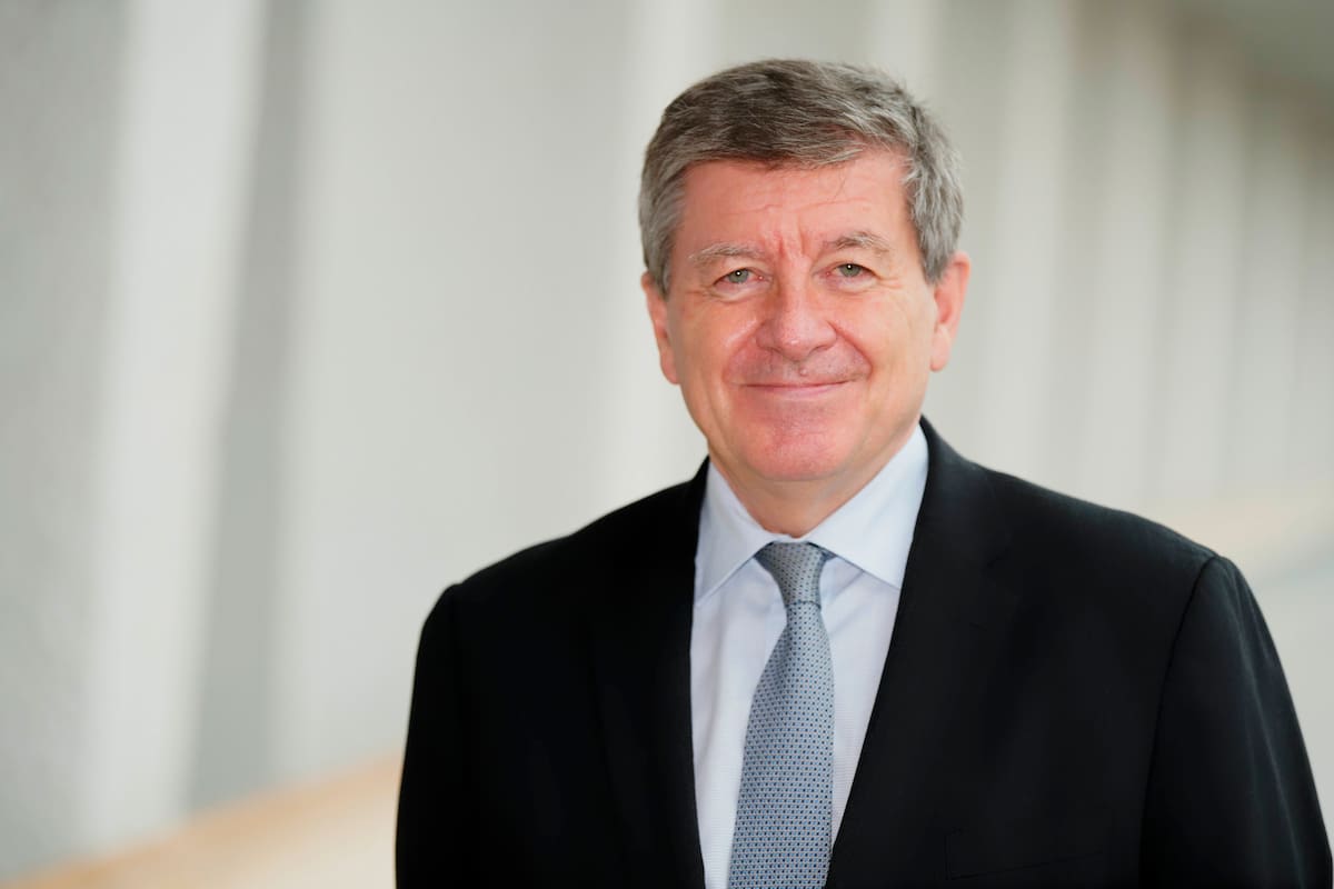 Guy Ryder: "Los trabajadores que, por efecto de la pandemia, se refugiaron en la economía informal, corren ahora el riesgo de quedarse ahí"