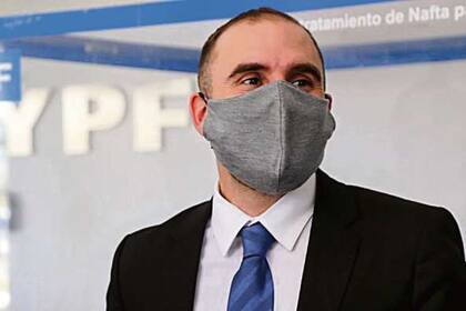 Guzmán, ayer en YPF; ahora esperará hasta el 4 de agosto, cuando vence la oferta