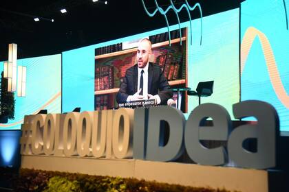 Guzmán habló en el último Coloquio de IDEA