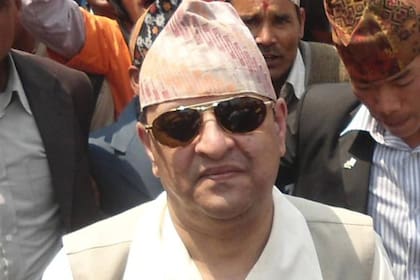 Gyanendra, tío de Dipendra, que no estaba presente la noche de la masacre, ocupó el trono de Nepal hasta la disolución de la monarquía, en 2008