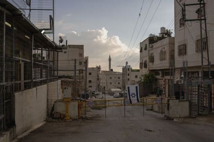 H2 está salpicado de más de 100 controles de seguridad israelíes, puestos de vigilancia y otros obstáculos de seguridad.