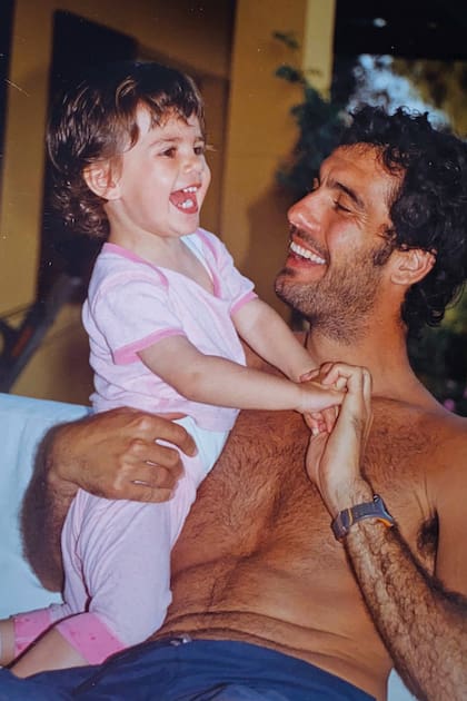 "Ha sido un privilegio verte y apoyarte durante casi 25 años (…). El mayor privilegio ha sido vivirlo todo a tu lado”, escribió ella en un texto que posteó cuando su padre terminó un ciclo de diez años como entrenador del Manchester City en mayo de 2026