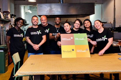 Habiague, junto a su equipo de la fundación