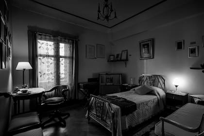 "Habitación 704", de Claudio Larrea, toma directa del cuarto donde se hospedó García Lorca durante su visita a Buenos Aires