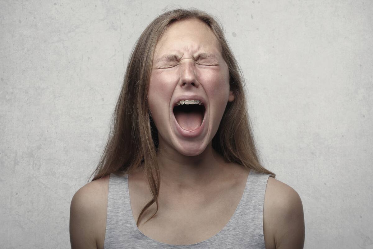 Habitualmente, las reacciones negativas están relacionadas con heridas personales que no hemos podido reconocer, tratar y sanar