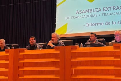 Habla Héctor Ponce, secretario general de Atilra, en la asamblea donde se resolvió pedir la quiebra de SanCor