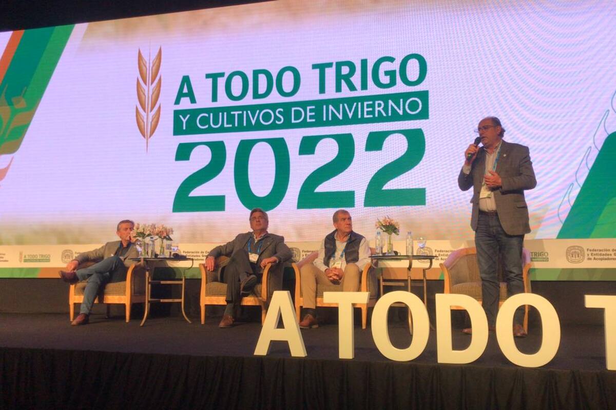 Habla Jorge Chemes (CRA). Lo escuchan Elbio Laucirica (Coninagro), Nicolás Pino (SRA) y Fernando Rivara (Acopiadores)