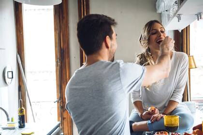 Hablamos superados de los lugares comunes del festejo del amor: las flores, los corazones, los bombones, la cena con velas. Lo sentimos como un festejo extranjero que sin llegar a deprimirnos puede afectarnos pero no como lo hacen Navidad y Año Nuevo.