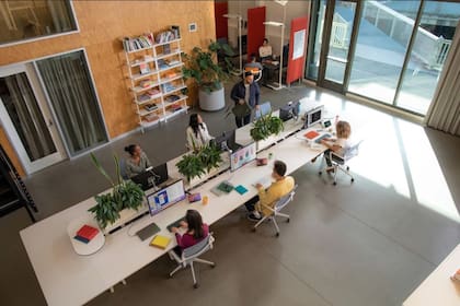 Hablar constantemente de la empresa o el empleo anterior puede ser contraproducente en un nuevo empleo.