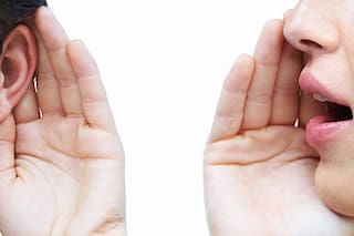 Por qué hablar solo es un signo de éxito, según la psicología