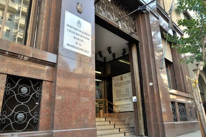 Habrá que sacar turno web previamente a asistir