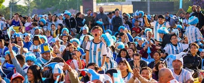 Habrá shows, espacio infantil, patio gastronómico con food trucks, artistas itinerantes, experiencias interactivas y sectores para fotos, de acuerdo con la información oficial