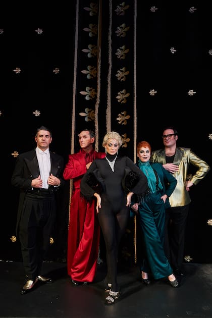 Habrá un total de 52 artistas en escena, entre actores, cantantes, bailarines y músicos, en el gran homenaje a la revista porteña que debuta el 15 de mayo en el Teatro Cervantes
