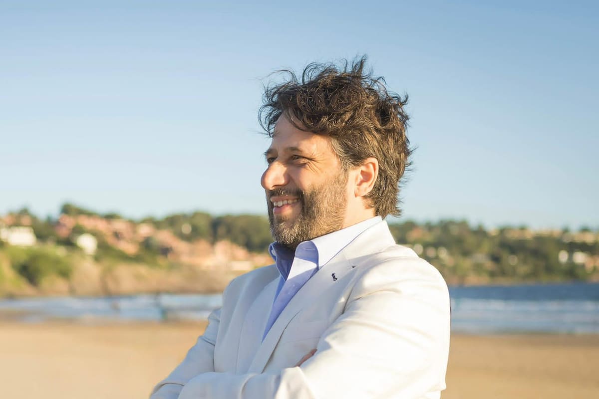 Hace 14 años que Leandro Quiroga decidió irse a vivir a Punta Ballena donde pudo desplegar toda su pasión como productor musical