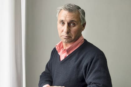 Hace 18 años que intenta revincularse con su hija, dada en adopción a pesar de que él quería criarla; obtuvo un fallo favorable de la CIDH, pero su suerte es esquiva en los tribunales locales