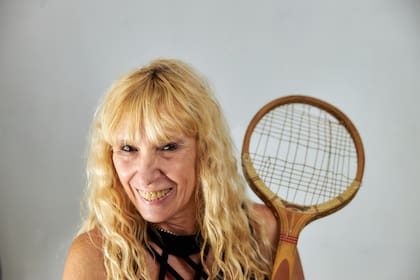 Hace 28 años que enseña a chicos con síndrome down a jugar al tenis.