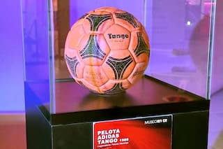 La curiosa historia de la pelota naranja del River-Boca de 1986