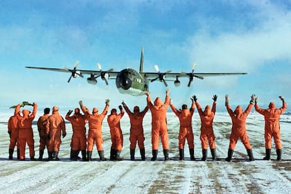 Hace 50 años, la Patrulla Soberanía, grupo de expedicionarios de la Fuerza Aérea, fundaba la Base Marambio en la Antártida