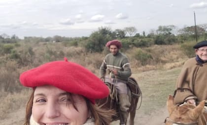 Hace alrededor de tres años asumió directamente la administración del campo familiar en General San Martín que le dejó su padre, donde hacen ganadería