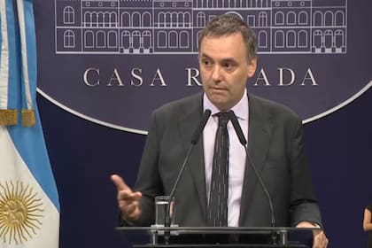 Hace casi un mes Manuel Adorni anticipó que el Gobierno iba a avanzar con un cambio en la normativa para la vacuna contra la aftosa