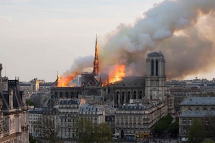 Hace dos meses se incendiaba la incónica iglesia parisina