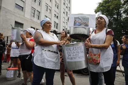 Hace dos semanas, Somos Barrios de Pie protestó frente al Ministerio de Capital Humano