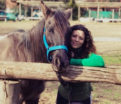 Hace más de 20 años que Samanta Pistochi trabaja en terapia con diferentes animales