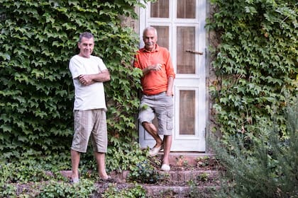 Hace más de 25 años Leo Menna y Carlos Martín Canale dejaron atrás su ajetreada vida en Buenos Aires y se instalaron en Córdoba
