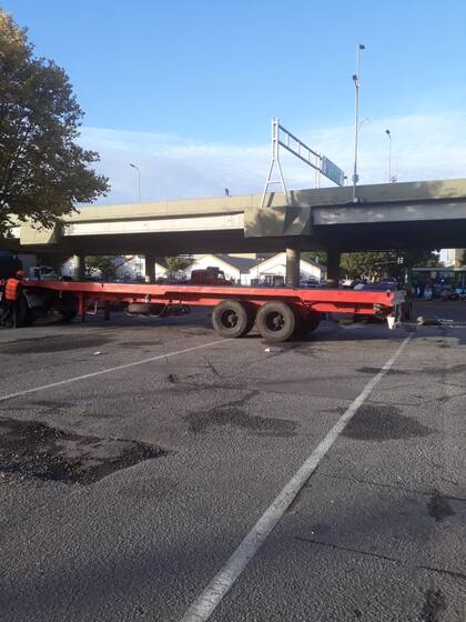 Hace más de15 días que un grupo de trabajadores portuarios bloquean la entrada de las terminales 4 y Río de la Plata (TRP) y paralizan las exportaciones de carne bovina, pollos y frutas