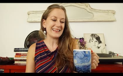¿Hace mucho estás buscando tu camino en la escritura? Esta es tu oportunidad para hacerlo sin depender de un día y horario fijo. Carina Durn ofrece un espacio distendido y reflexivo.