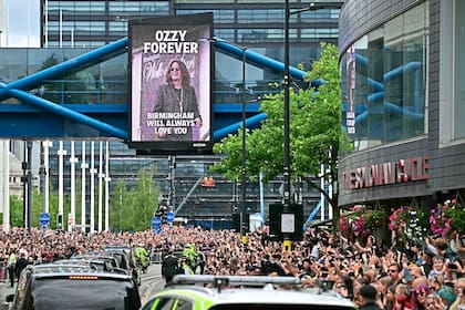 Hace un año, las exequias del Ozzy Osbourne, en las calles de Birmingham