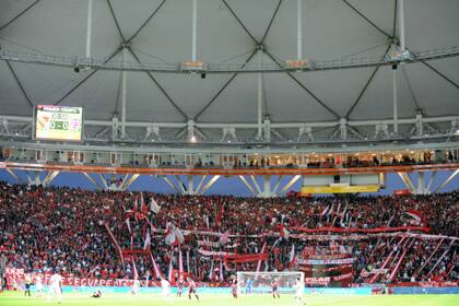 En La Plata, en un encuentro entre Independiente y Lanús por la Copa Argentina, con las dos hinchadas