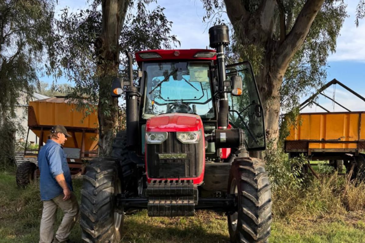 Hace un mes y medio el tractor Chery chino llegó al campo del productor Linari