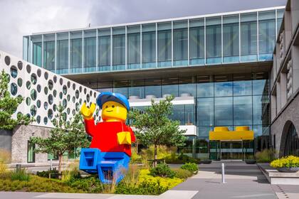 Hace una década, Lego se convirtió en el mayor fabricante de juguetes del mundo por ingresos. Hoy sus ventas son mayores que las de sus dos rivales más grandes, Mattel, creadora de Barbie, y Hasbro, fabricante de Nerf, juntas