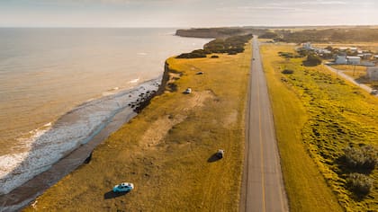 Hace unos años, en este pueblo ubicado entre Mar del Plata y Miramar no había teléfono, gas ni agua corriente. Hoy vive un boom inmobiliario, pero no pierde su carácter agreste.