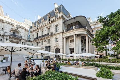 Hace unos días, el local de Croque Madame abrió los jardines del Palacio Paz
