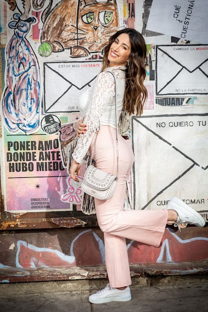 Hace unos días, Estefi enfrentó rumores de embarazo por una foto en la que se la veía con pancita. Pero rápidamente los desmintió en el programa que hace junto a Carmen Barbieri y Pampito.