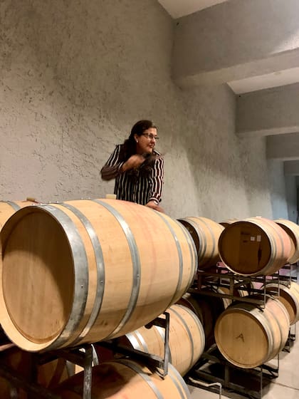 Hacer blends es la parte del trabajo que más le gusta a María Morchio Giol; elaboran en barricas de importación propia
