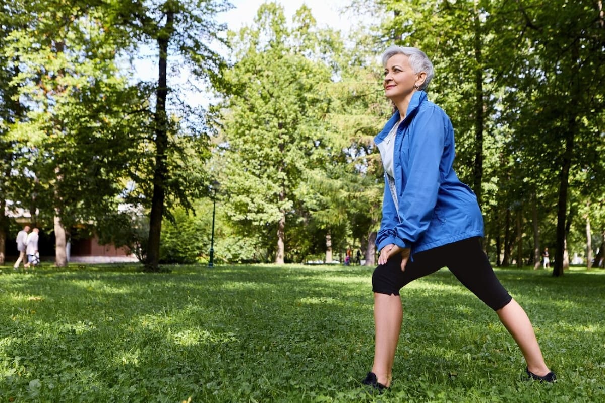 Hacer ejercicio al aire libre.