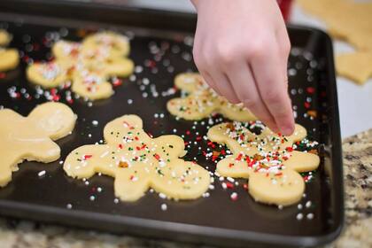 Hacer galletas navideñas se convirtió en una tradición en algunos países (Foto Pexels)