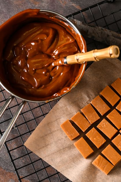 Hacer la salsa de caramelo mantecoso conocida como toffee es sencillo.