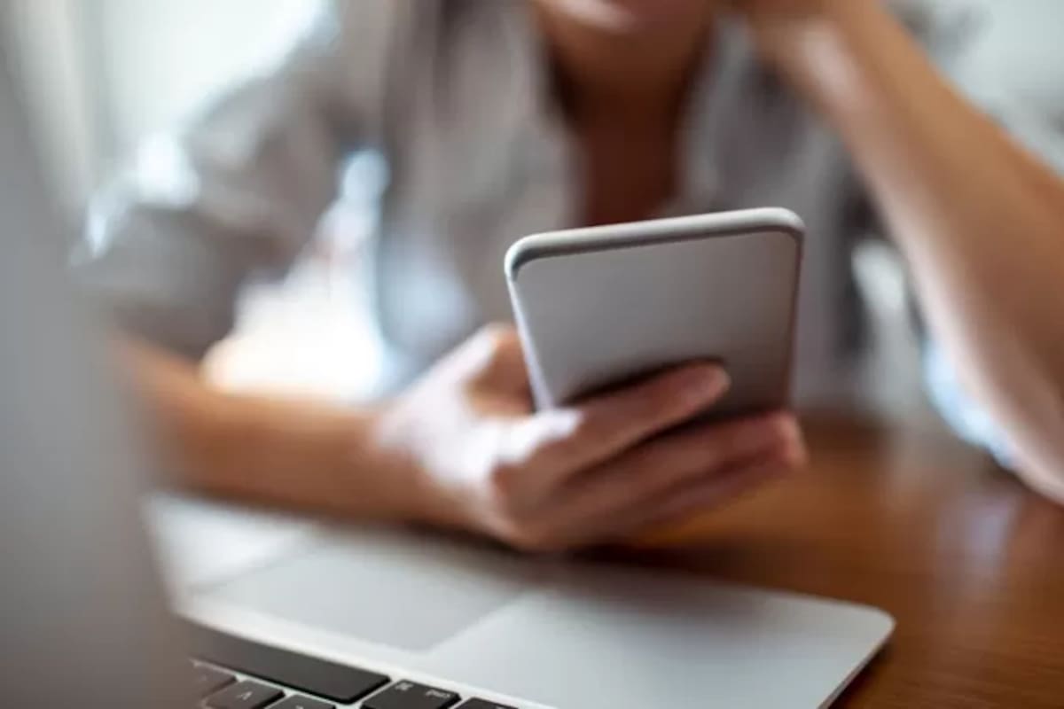 Hacer una copia de la información guardada en el celular permite guardarla de forma segura