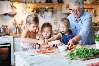 Hacer una lista contribuye a sumar alimentos que necesariamente tienen que estar presentes en una dieta equilibrada, balanceada y que también resulta rica
