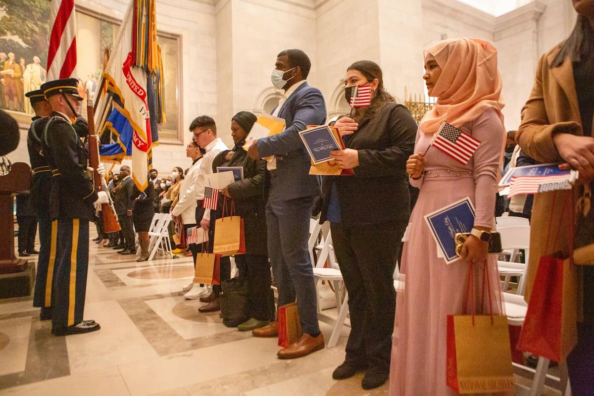 Hacerse ciudadano estadounidense abre oportunidades de empleo y otros múltiples beneficios