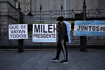 Hacia la tarde continúan las manifestaciones en los alrededores del Congreso